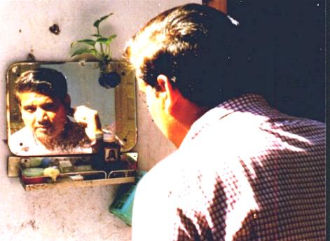 kksmirror.jpg (27833 bytes)